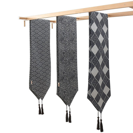 Table Runner Aino (3 Colors and 8 Sizes)