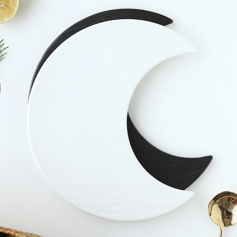 Moon Shape Plate Kaede