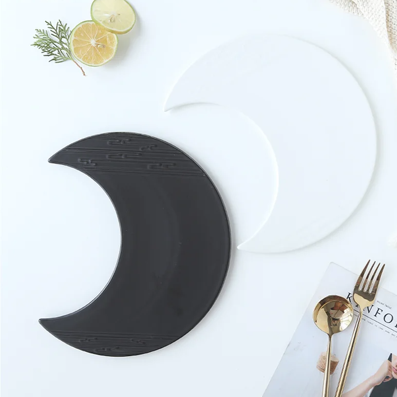 Moon Shape Plate Kaede