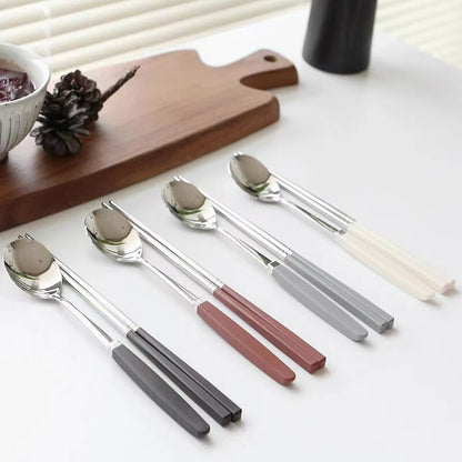 Chopsticks y cucharas Akaro