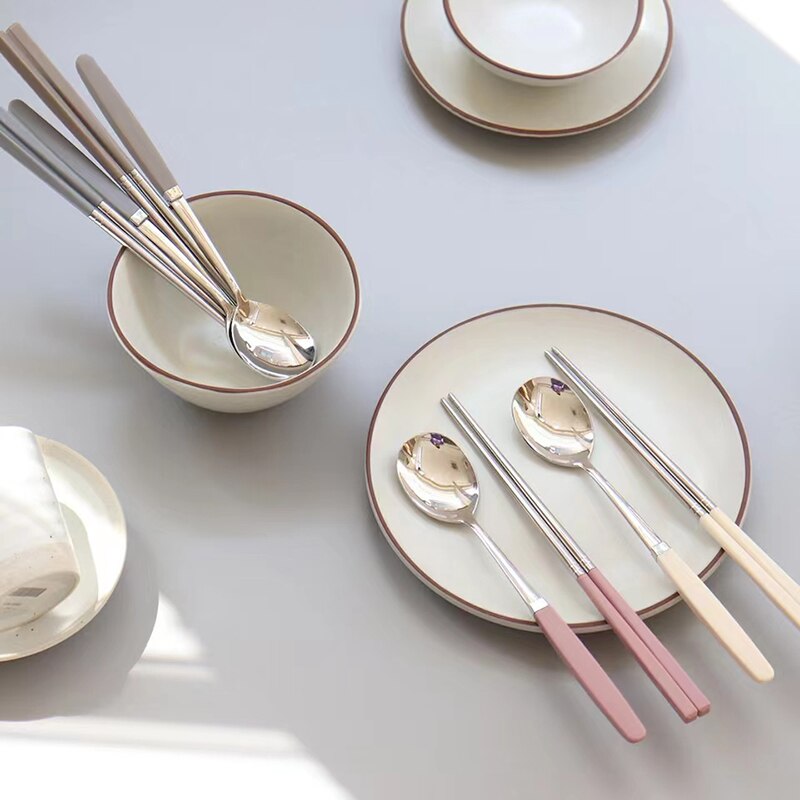 Chopsticks y cucharas Akaro