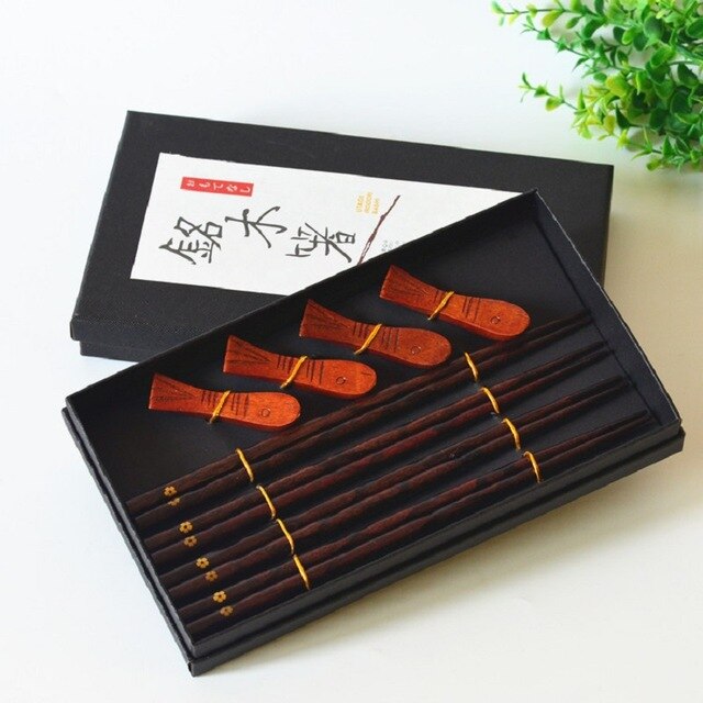 4 Pairs of Chopsticks and Chopsticks Holders Set Standishii (5 Models)