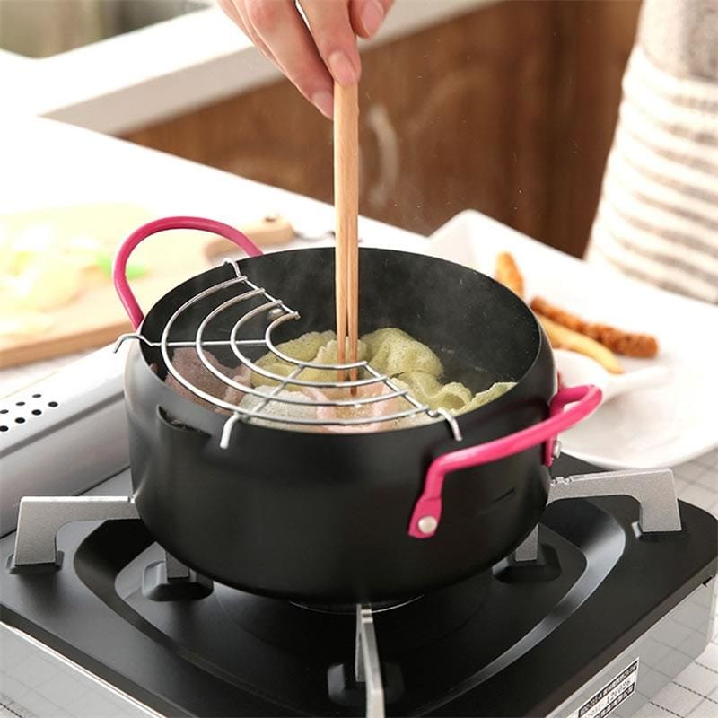 https://www.myjapanesehome.com/cdn/shop/products/tempura-pot-mu-pots-pans-my-japanese-home_845.jpg?v=1571710594&width=1445