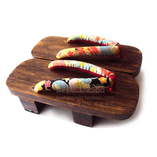 Tono de sandalias de geta plana