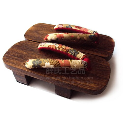 Tono de sandalias de geta plana