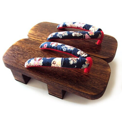 Tono de sandalias de geta plana