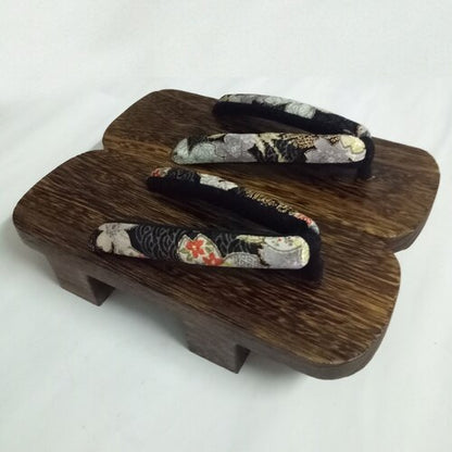 Tono de sandalias de geta plana