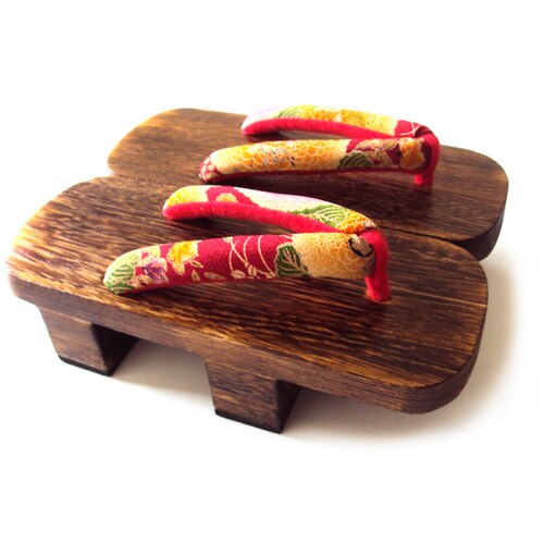 Tono de sandalias de geta plana
