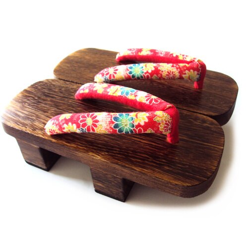 Tono de sandalias de geta plana