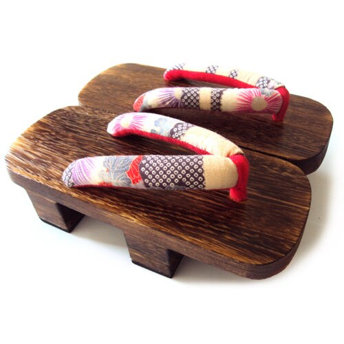 Tono de sandalias de geta plana
