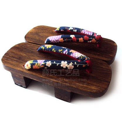 Tono de sandalias de geta plana